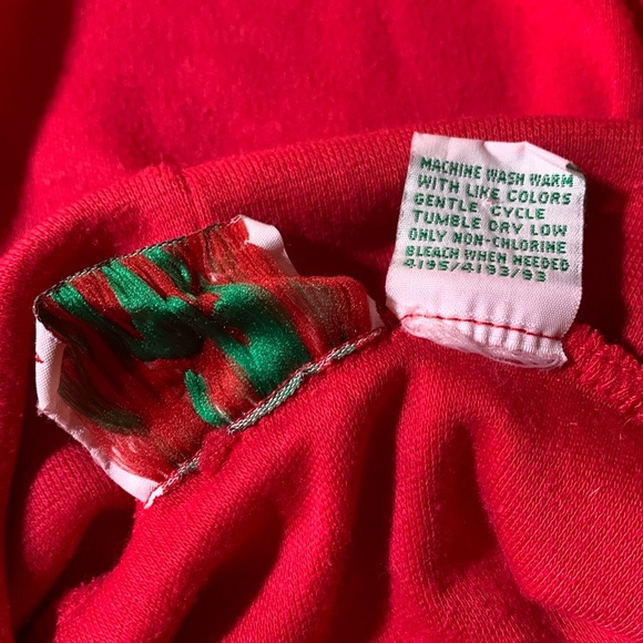 NUT CRACKER-red ‘MISTLETOE’ sewn/embroidered lightweight long sleeve turtleneck - Picture 9 of 9